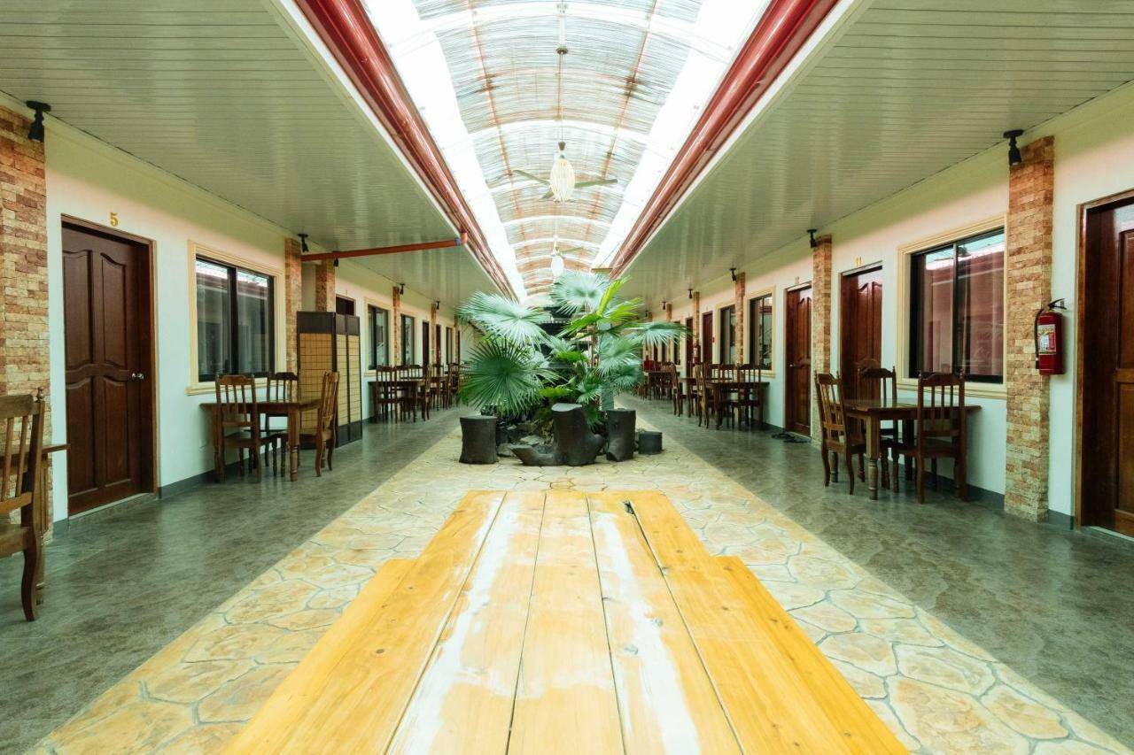 Reddoorz Premium Near Pristine Beach Puerto Princesa Buitenkant foto