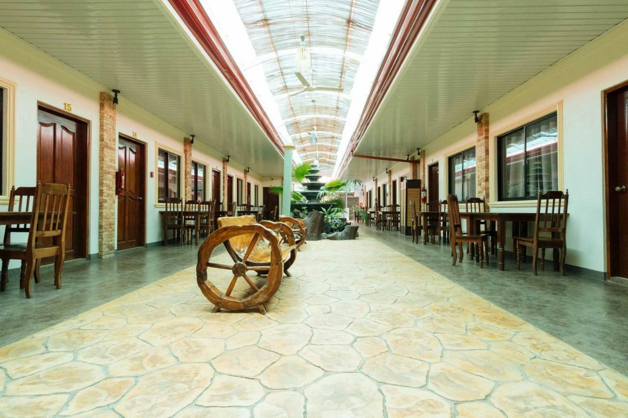 Reddoorz Premium Near Pristine Beach Puerto Princesa Buitenkant foto