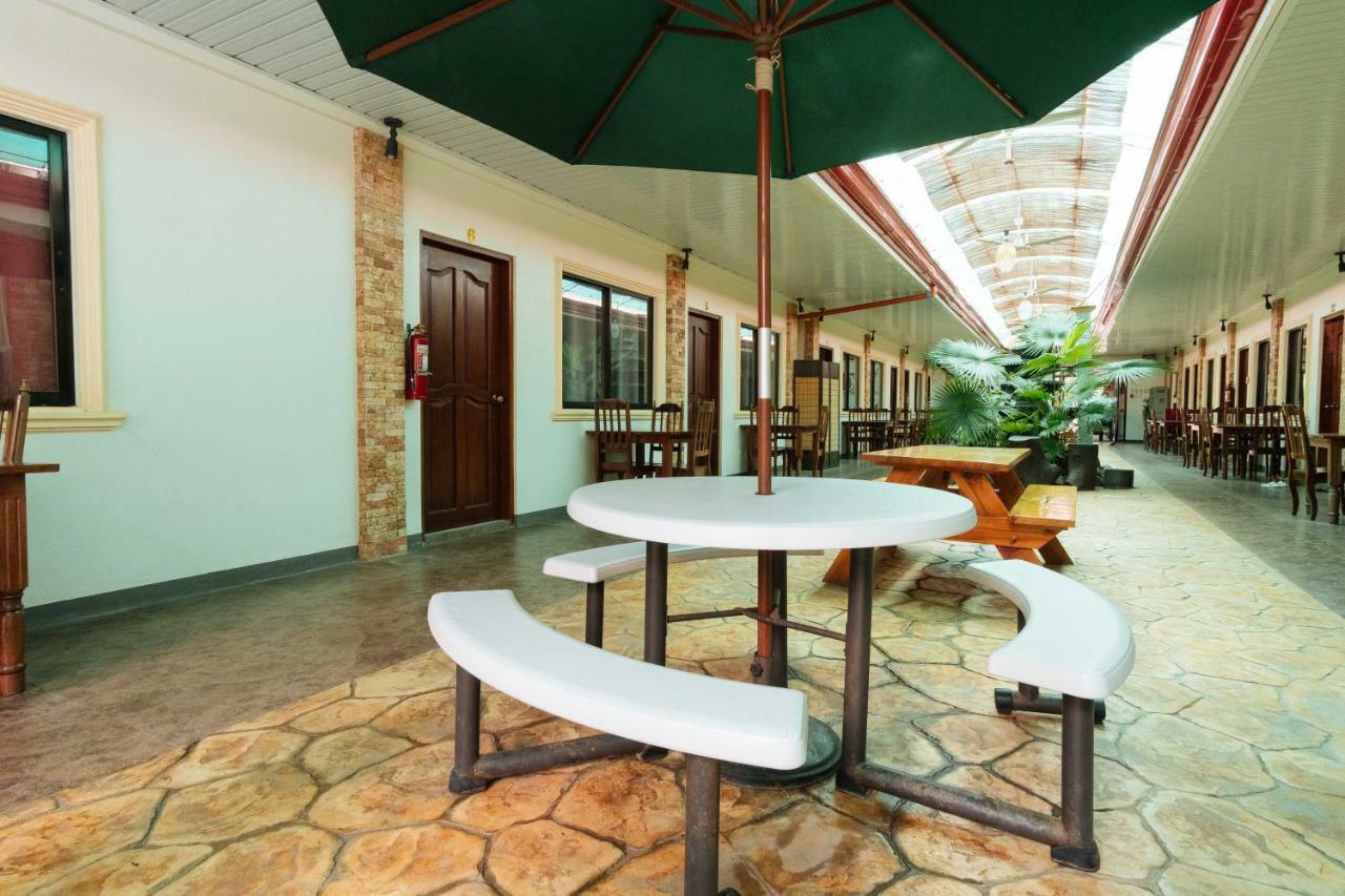 Reddoorz Premium Near Pristine Beach Puerto Princesa Buitenkant foto