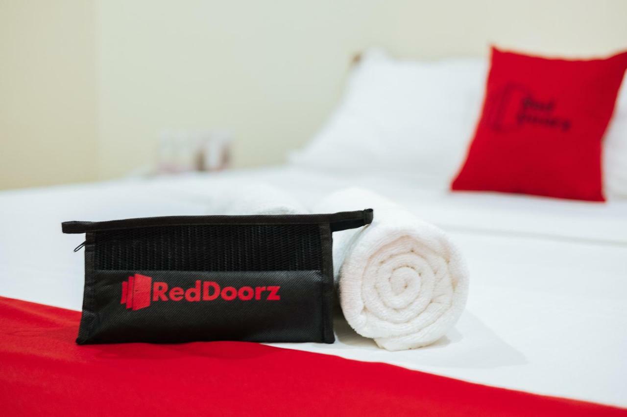 Reddoorz Premium Near Pristine Beach Puerto Princesa Buitenkant foto